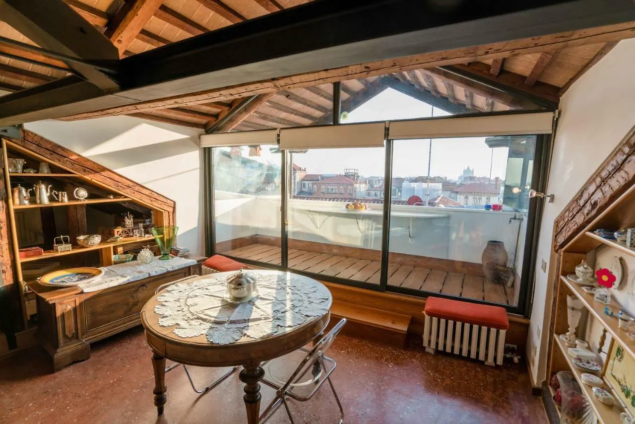 Romantic Penthouse Apartment Venice